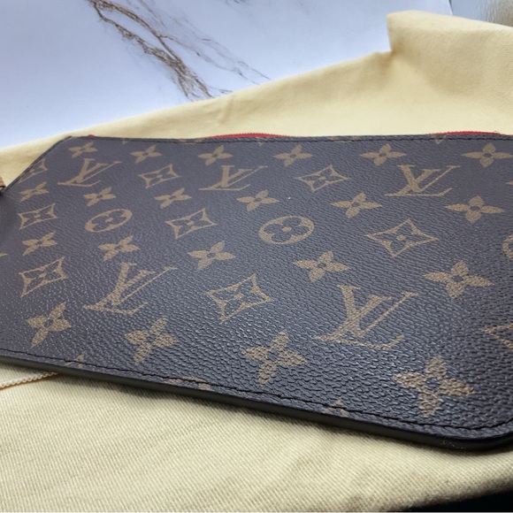 Louis Vuitton Neverfull Pouch - Picture 4 of 15